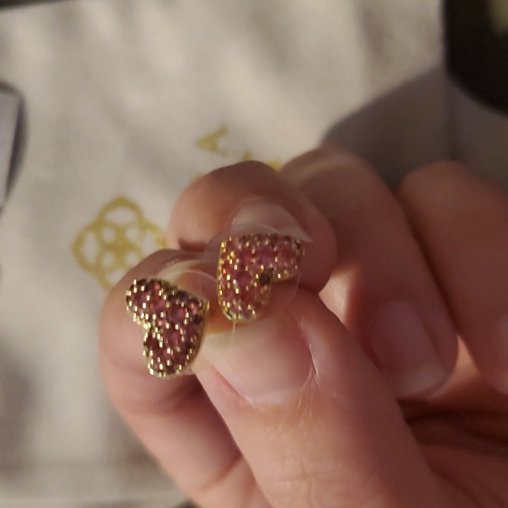 Kendra Scott heart earrings